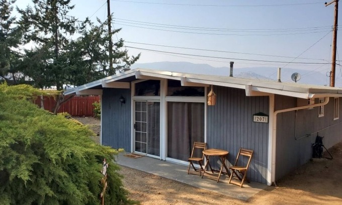 Bodfish House | Discover Columbus Blue: Rustic Bungalow with Ocean View
