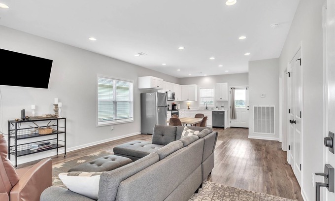Columbus House | Columbus Comfort | 2BR Hideaway w/Grill & Wi-Fi