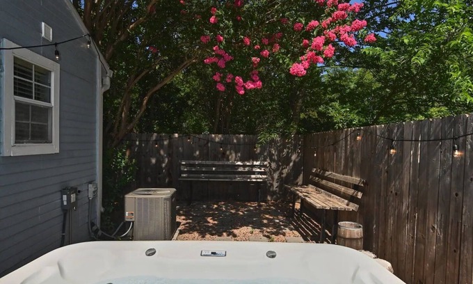 Fredericksburg Cottage | Columbus Cottage: Hot Tub Retreat, 10/10 Guest Rated