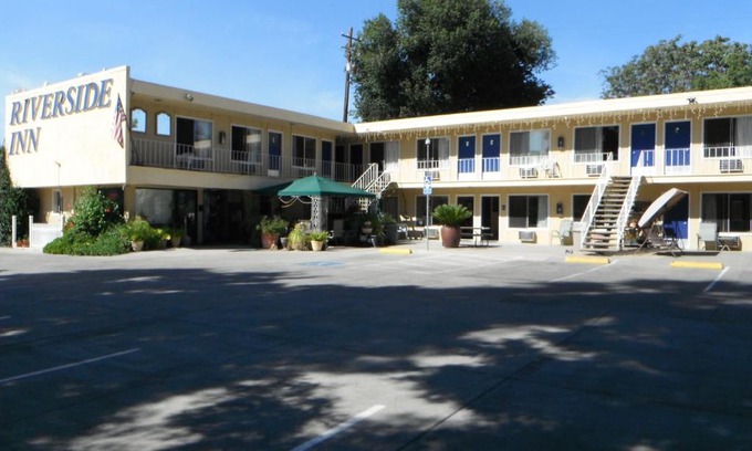 Colusa Hotel | Relax at Colusa Riverside Inn - Rated 8.6/10, Family-Friendly
