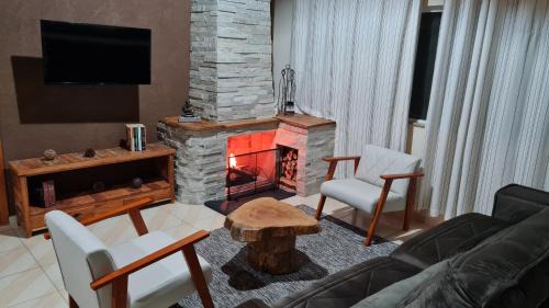 Aguas de Santa Barbara House | Pet-Friendly Retreat at Recanto do Lago, 4-Star Haven