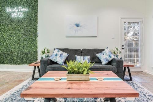 New Braunfels Apartment | Riverside Retreat: Comal Condo Near Schlitterbahn