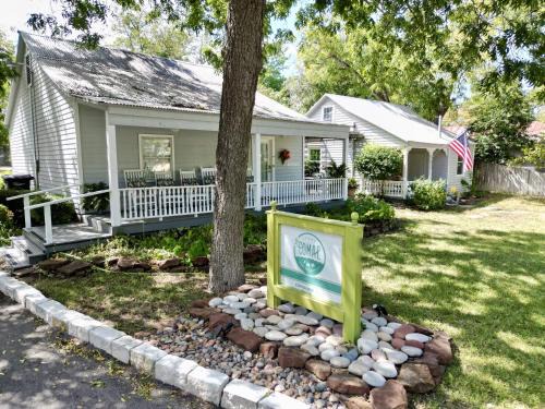 New Braunfels Bed & Breakfast | Comal Inn: Guest Rated 9.6 with Family-Friendly Amenities
