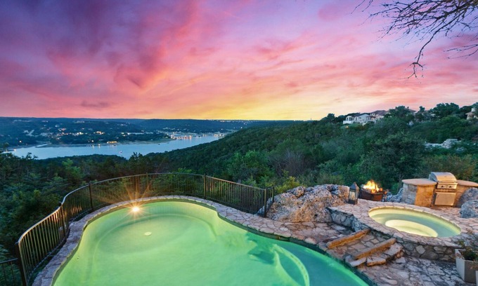 Lower Basin Lake Travis House | Comanche Overlook - Relaxing Lake Travis Villa with Pool