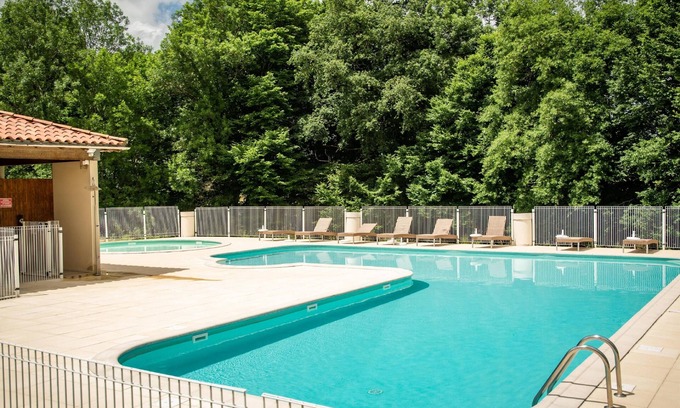 Lacapelle-Marival House | Ideal Holiday Retreat with Pool, Breakfast & Pet-Friendly