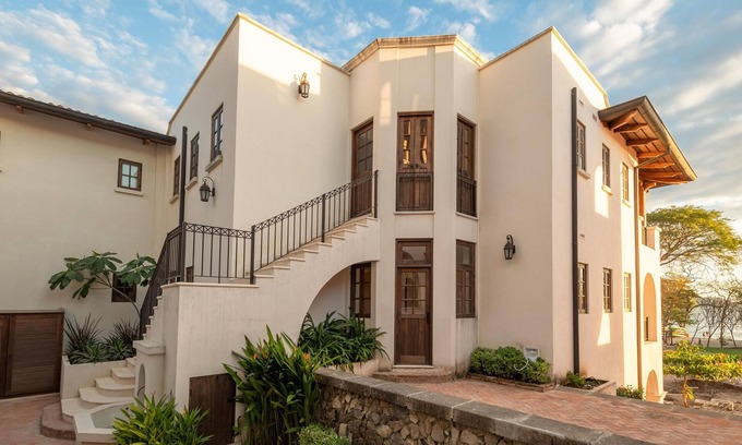 Las Catalinas Villa | Cozy Retreat Steps from the Beach - Ideal for Families