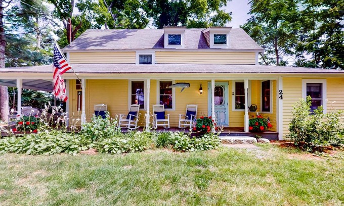 Buzzards Bay House | Discover Come About Cottage: Private Beach and Ocean Views