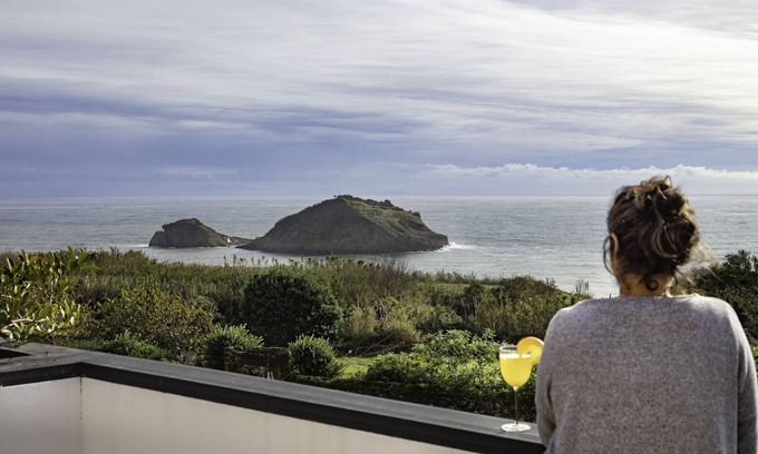 Vila Franca do Campo Apartment | Discover Serenity with Ocean Views and Top Amenities