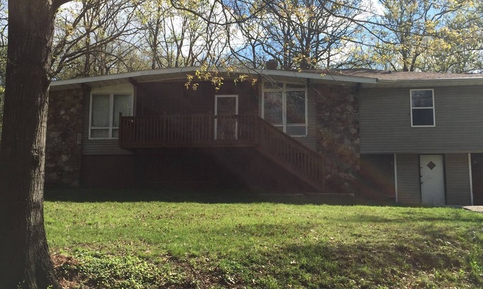 Pittsburg House | Escape to the Lake House: Pet-Friendly Retreat Awaits