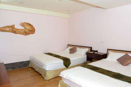 Fengbin House | Cozy Seaside B&B: Pet Friendly with Breakfast Included