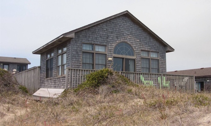 Avon Cottage | Relax at Chez Toni: Ocean View Deck and Breakfast Included