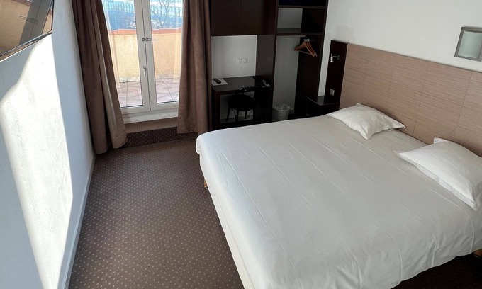 Sud Hotel | Come Create Memories w/Fun-filled Adventures at this Paradise! Outdoor Pool!