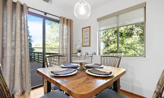 Lockeford Cottage | Relaxing Retreat at The Roost: Rated 10/10 with Spa Amenity