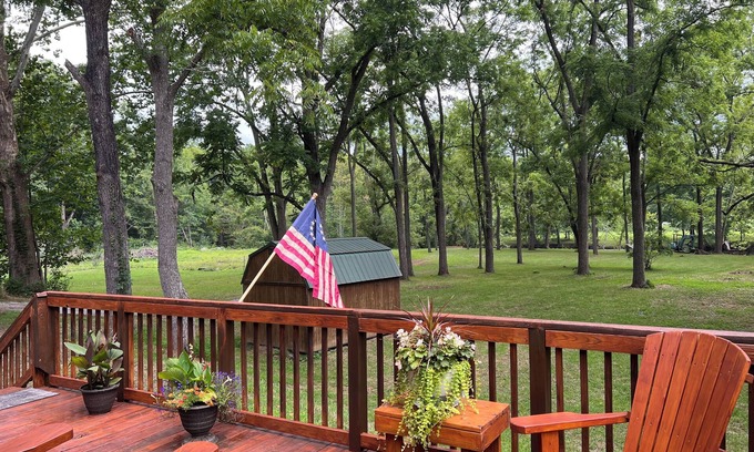Covington Cabin | Discover Tranquility at Our River House on Jackson River