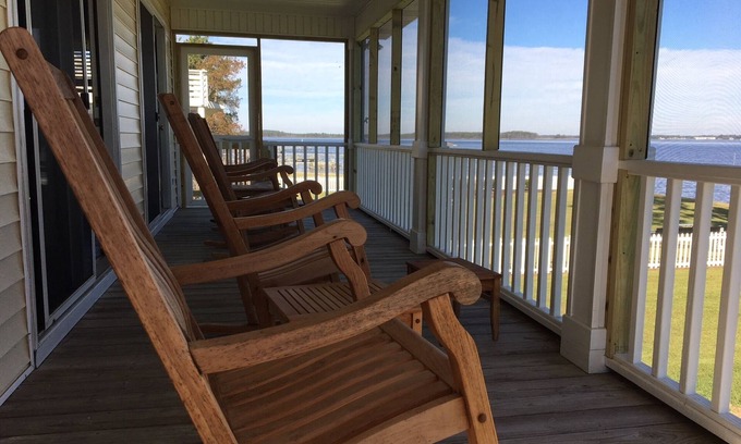 Belhaven House | Discover Relaxation at Porch on the Pungo by the River