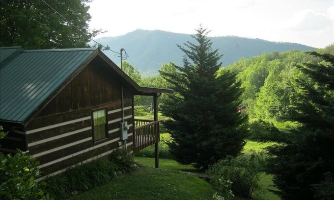 Cosby Cabin | Experience Serenity and Mountain Beauty at Our Hotel