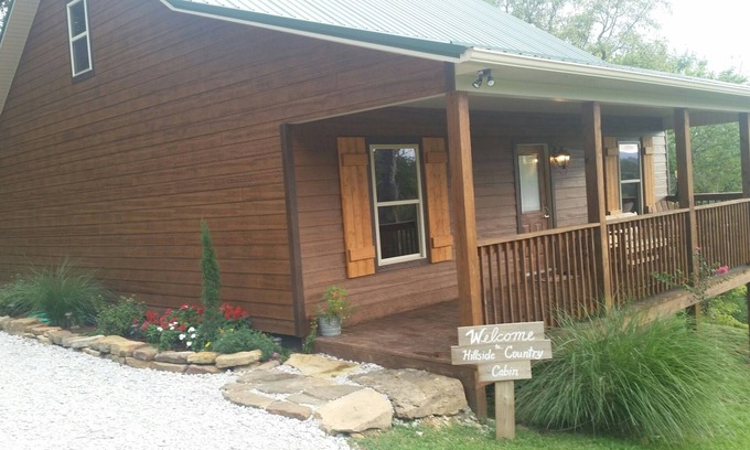 Harrison Cabin | Experience a New Hillside Cabin Near Buffalo River