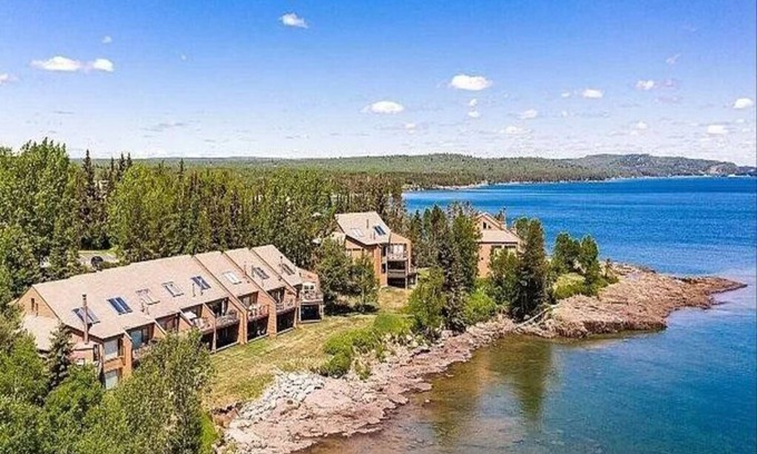 Two Harbors House | Experience the Majesty & Serenity of Lake Superior Awaits