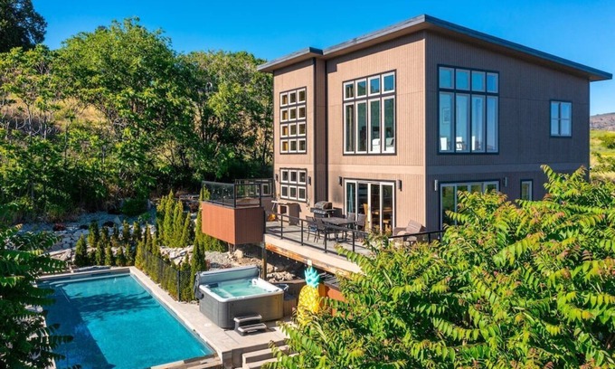 Manson House | Unwind by the Lake with Private Pool & Hot Tub Retreat