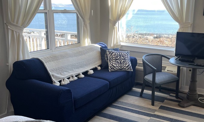 Digby Bed & Breakfast | Cozy Come From Away B&B Inn with Breakfast and Family Amenities