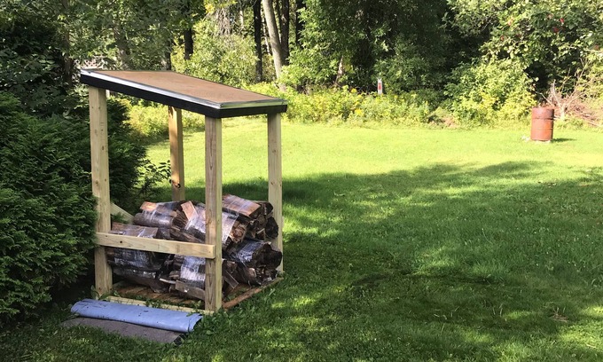 Escanaba House | Escape to Upper Michigan's Backyard: Pet-Friendly Retreat!