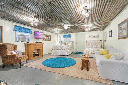 Wimberley House | Discover Come On Inn: A Guest Favorite for Families & Pets