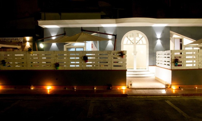 Pompei Cabin | Discover Our Hotel: Easy Access & Ideal Check-In Hours