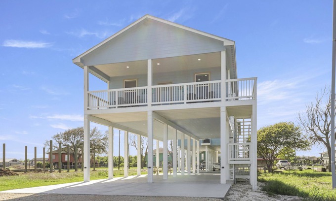 Elmaton House | Relax in Comfort at The C Palace with Ocean Views