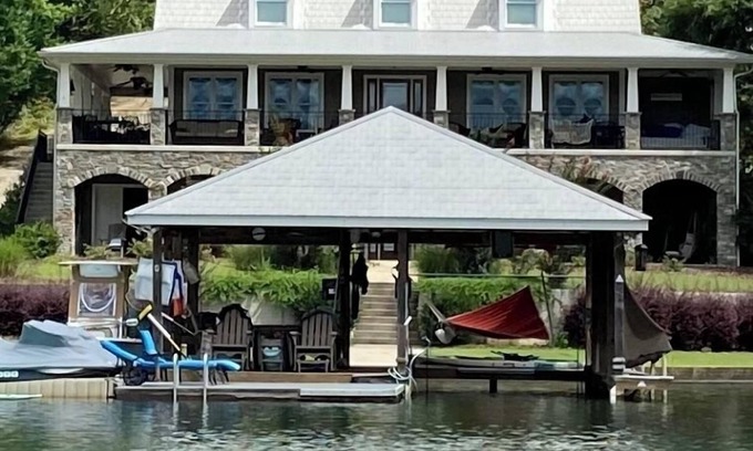 Pleasure Point House | Family-Friendly Retreat at Casa Bear with Lake Views & Spa