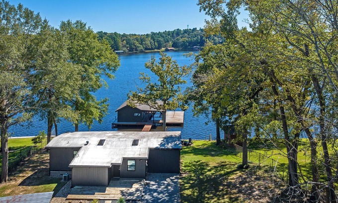 Gladewater House | Come spend a peaceful weekend at this gorgeous, newly remodeled, lake house.
