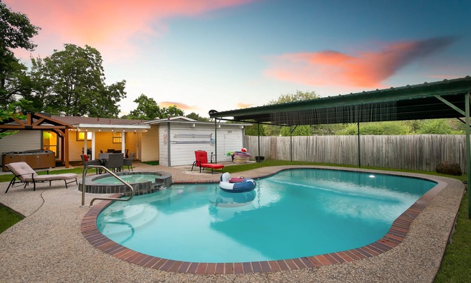 North San Antonio - SAT House | Family-Friendly Oasis with Private Pool & Arcade Fun!