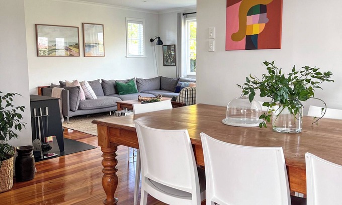 Martinborough House | Experience Unforgettable Stays at Blackbird House!