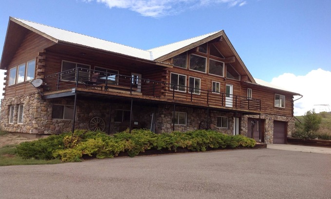 Inkom Cabin | Experience Mountain Views at McMinn Inn - Guest Rated 9.6