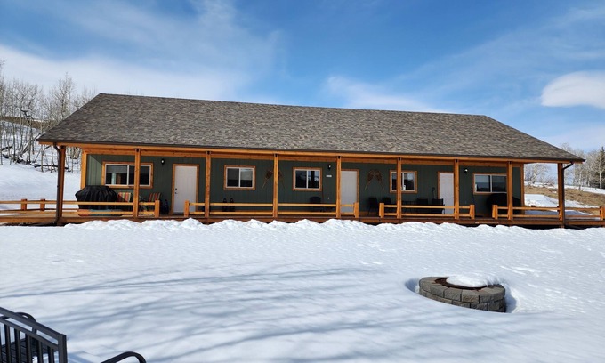 Division No. 3 Cabin | Relaxing Stay Near Castle Mountain Ski Resort with Kitchen