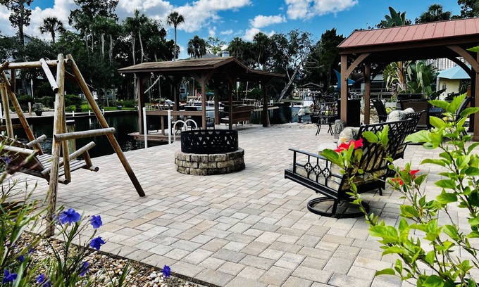 Weeki Wachee Gardens House | Experience Weeki Wachee: Kayaks, Pool & Oceanfront Bliss