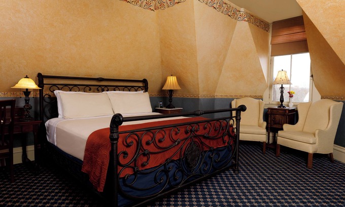 Vine Bed & Breakfast | Come stay with us, you'll see why we are ranked #1 lodging in Kalamazoo, MI.