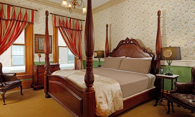 Central Business District Bed & Breakfast | Come stay with us, you'll see why we are ranked #1 lodging in Kalamazoo, MI.