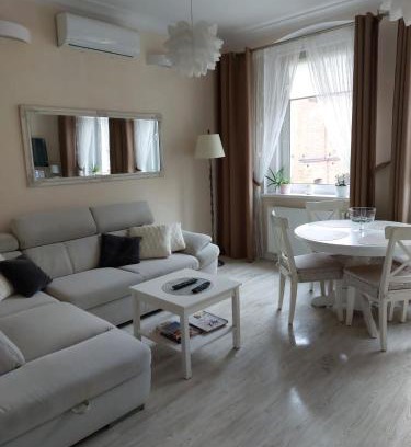 Zielona Gora Apartment | Top-Rated Stay at come&stay Zielona Góra - Pet & Child Friendly