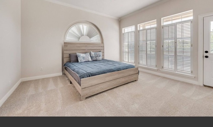 Fort Worth House | Come Take a Splash at Updated Beautiful Home!