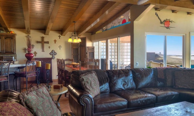 Reforma House | Experience Coastal Bliss at LA PLAYA - Rated 10/10!