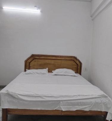 Bhopal House | Cozy Comfy Stays Guest House with Banquet Hall & Family-Friendly