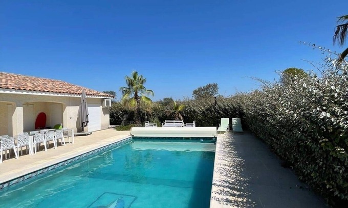 Saint-Genies-de-Fontedit Villa | Ideal Villa for Family Getaways with Pool and Kitchen