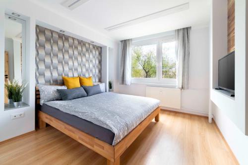 Hamor Apartment | Comfort 66: Family-Friendly Hotel with Pool & Pet Amenities