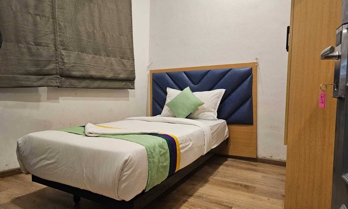 Prabhadevi Hotel | Affordable City Vue Hotel with Breakfast for All Ages