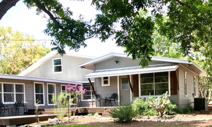 Comfort Cottage | Idyllic Comfort Acres on the Guadalupe River for Your Retreat