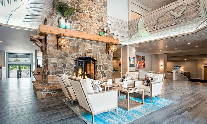 Osage Beach Hotel | Comfort and Convenience with Pool Near Main Street Music Hall