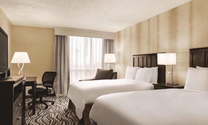 Fort Worth Hotel | Comfort and Convenience with Indoor Pool & Free Parking