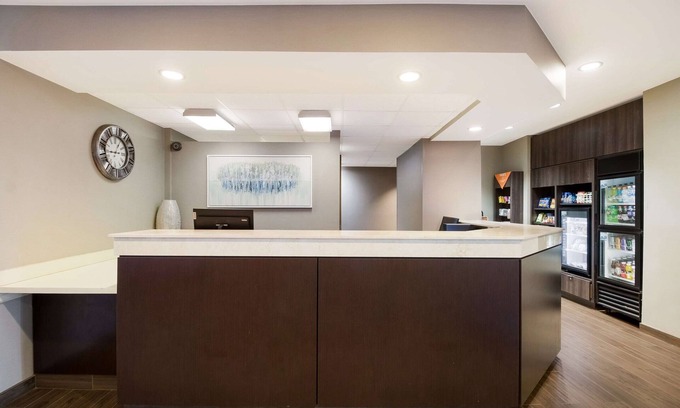 Richardson Hotel | Comfort and Convenience! Onsite Pool, Free Breakfast, Parking
