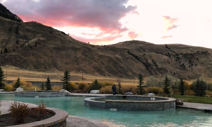 Gardiner House | Comfort and Convenience! Parking, Pool, Near North Entrance of Yellowstone Park