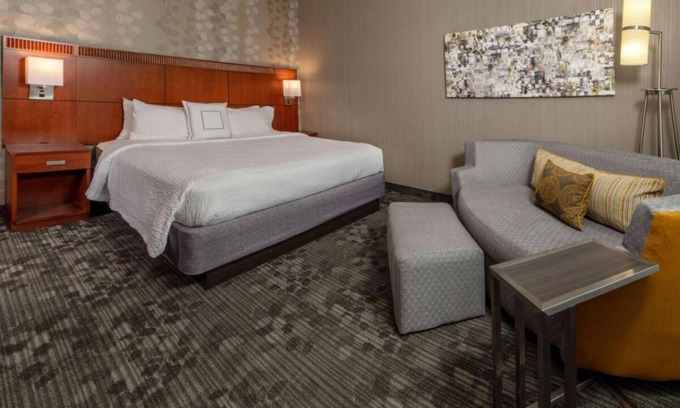 Newark Resort | Comfort and Convenience: Free Parking & Pool Access Await